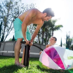 Gonfleur à Main Double Action Intex 3,3L -Eau Minerale Magasin 68615 gonfleur double action 1 min